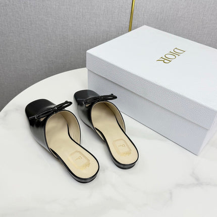 DIOR 26S PEARL-ACCENT BOW FLAT MULES IN BLACK GLOSSY CALFSKIN
