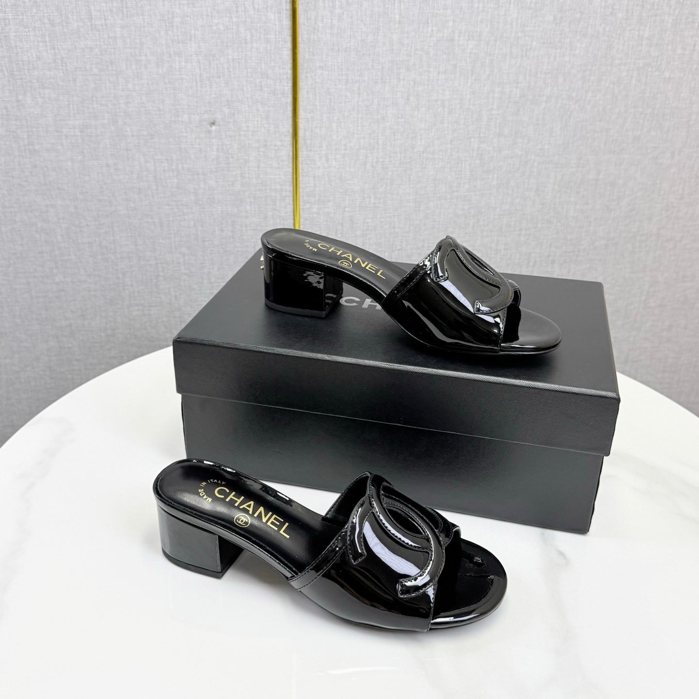 CHANEL 26S BLOCK HEEL SANDALS 40 MM IN BLACK PATENT CALFSKIN