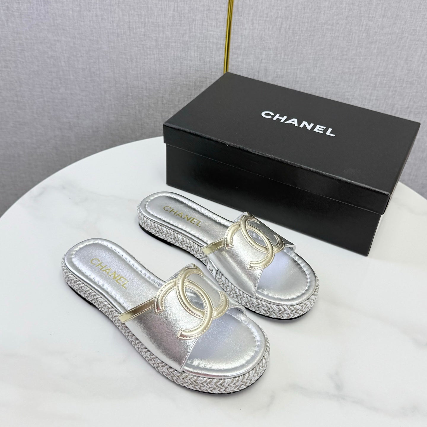 CHANEL 26S PLATFORM SLIDES IN SILVER LAMBSKIN WITH CC LOGO
