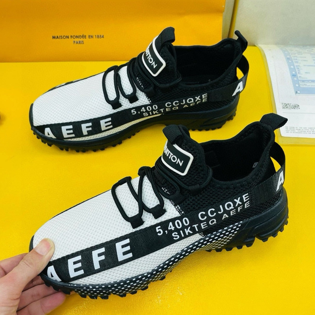 LV SNEAKER IN BLACK MIX WHITE BREATHABLE MESH FABRIC