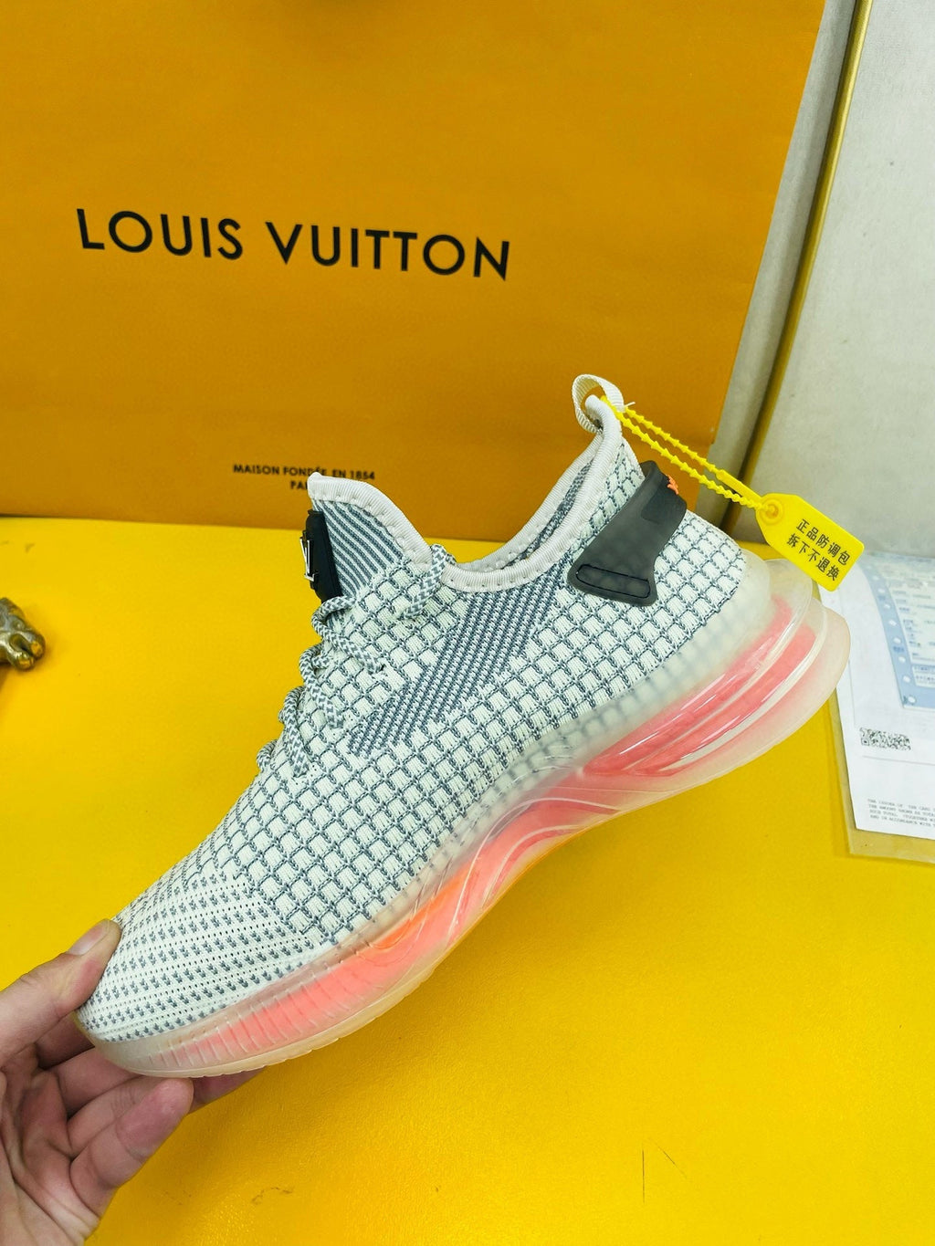 LV SNEAKER IN GREY ASH BREATHABLE MESH FABRIC