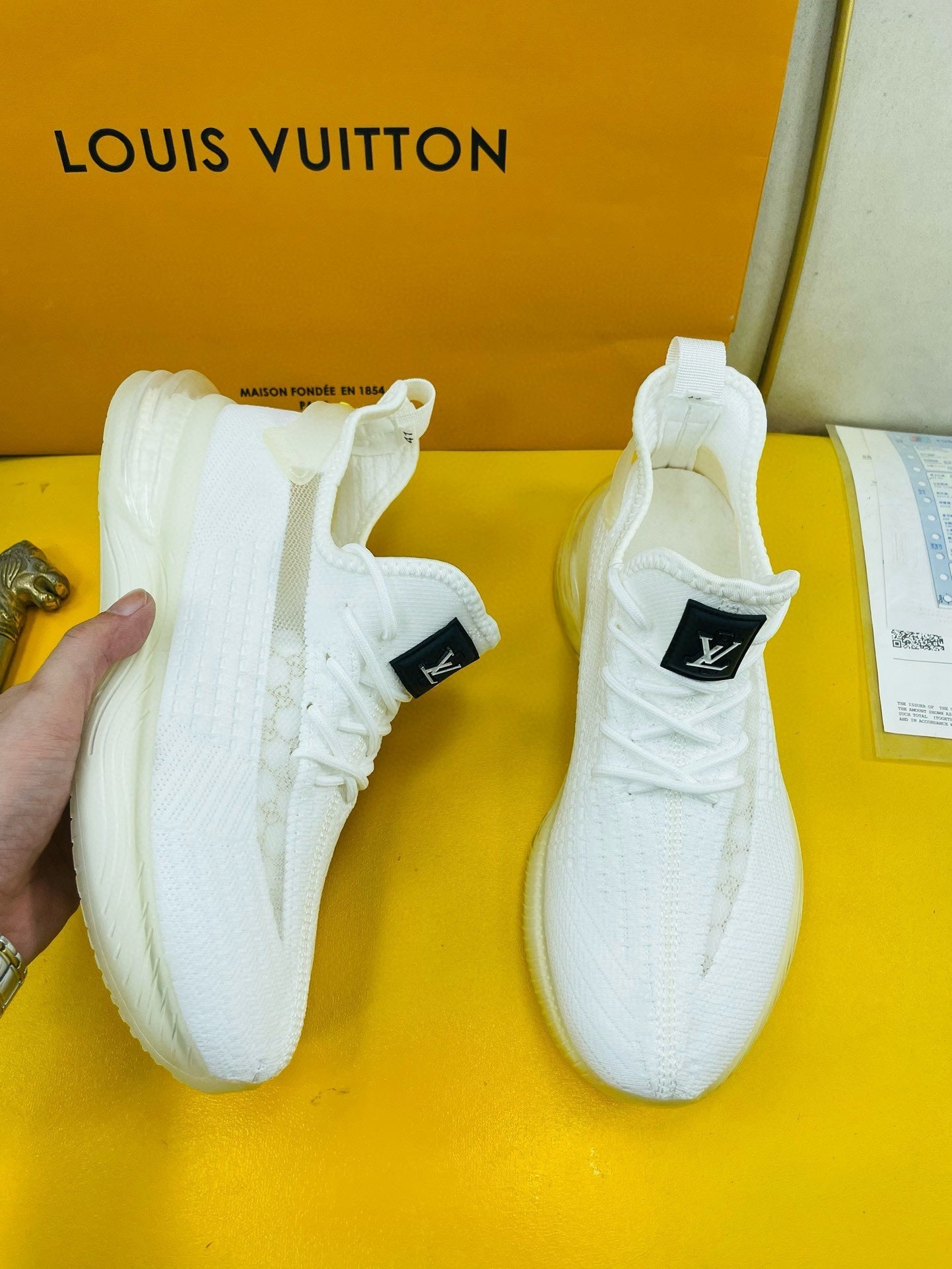 LV SNEAKER IN WHITE BREATHABLE MESH FABRIC