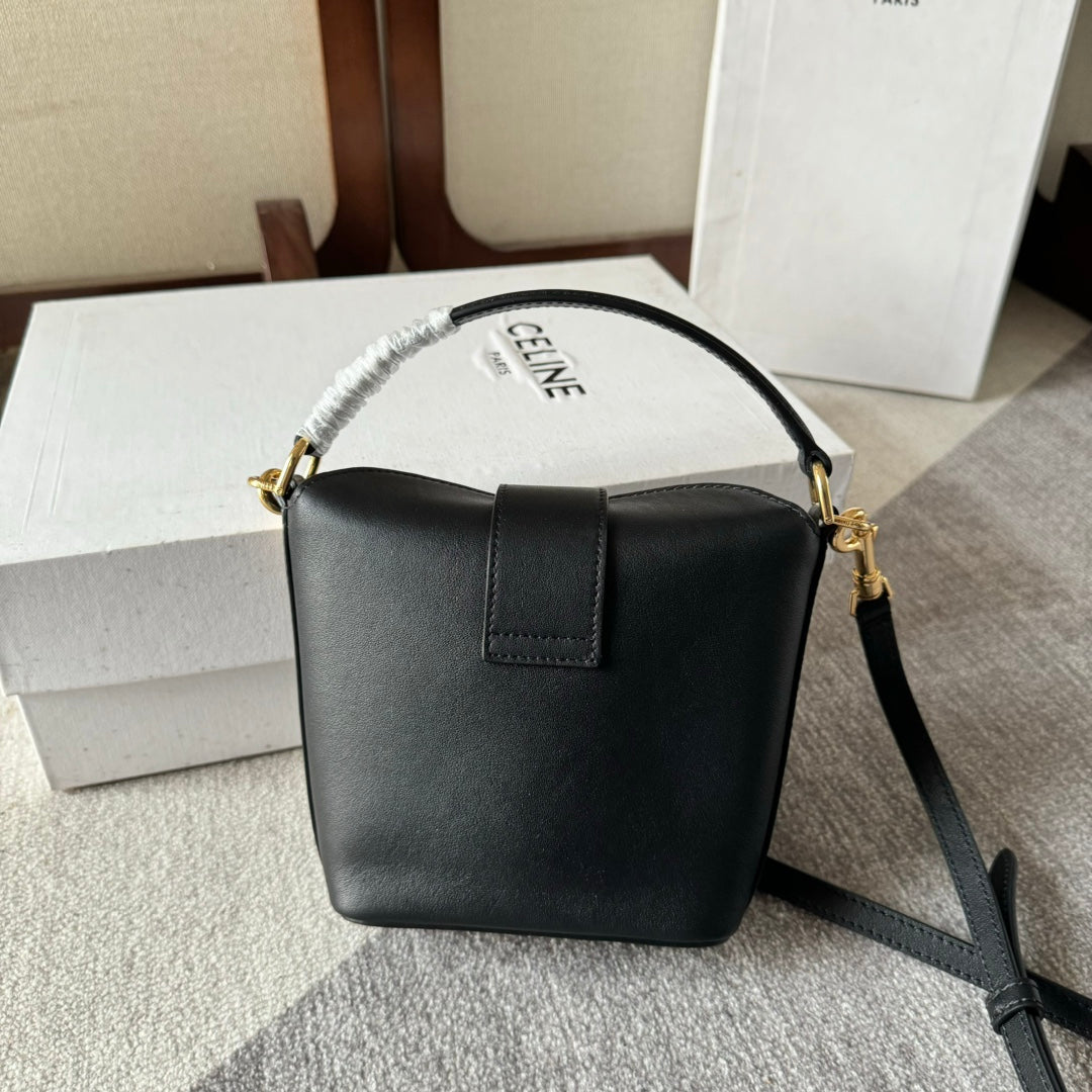 BUCKET MINI 13.5 TRIOMPHE BLACK IN SMOOTH CALFSKIN