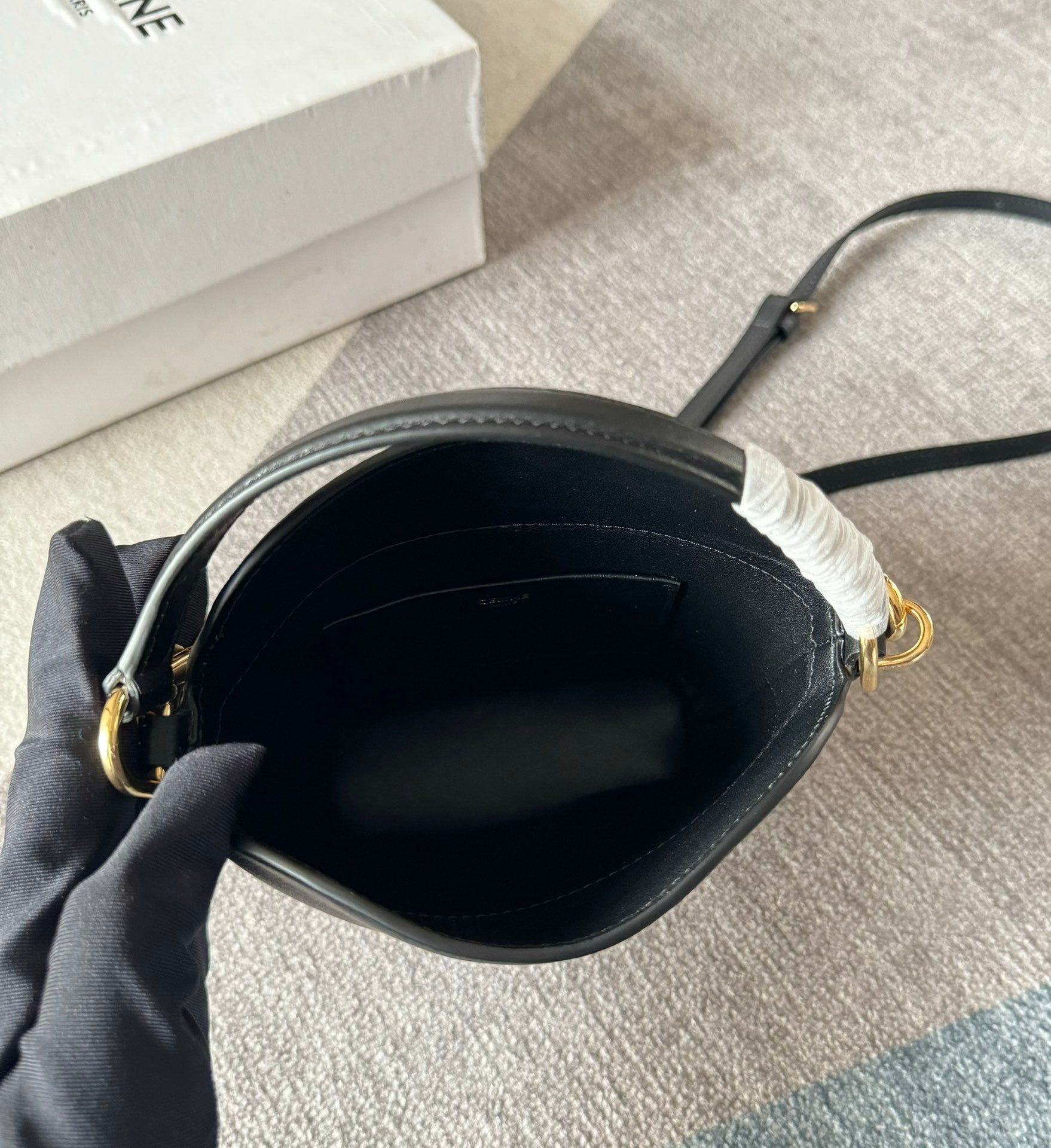 BUCKET MINI 13.5 TRIOMPHE BLACK IN SMOOTH CALFSKIN
