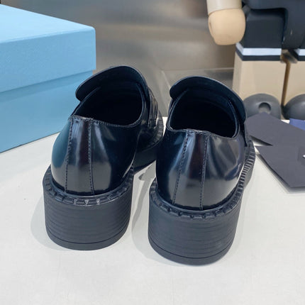 PRADA 26S LOAFERS IN BLACK CALFSKIN WITH LOGO SILVER HARDWARE