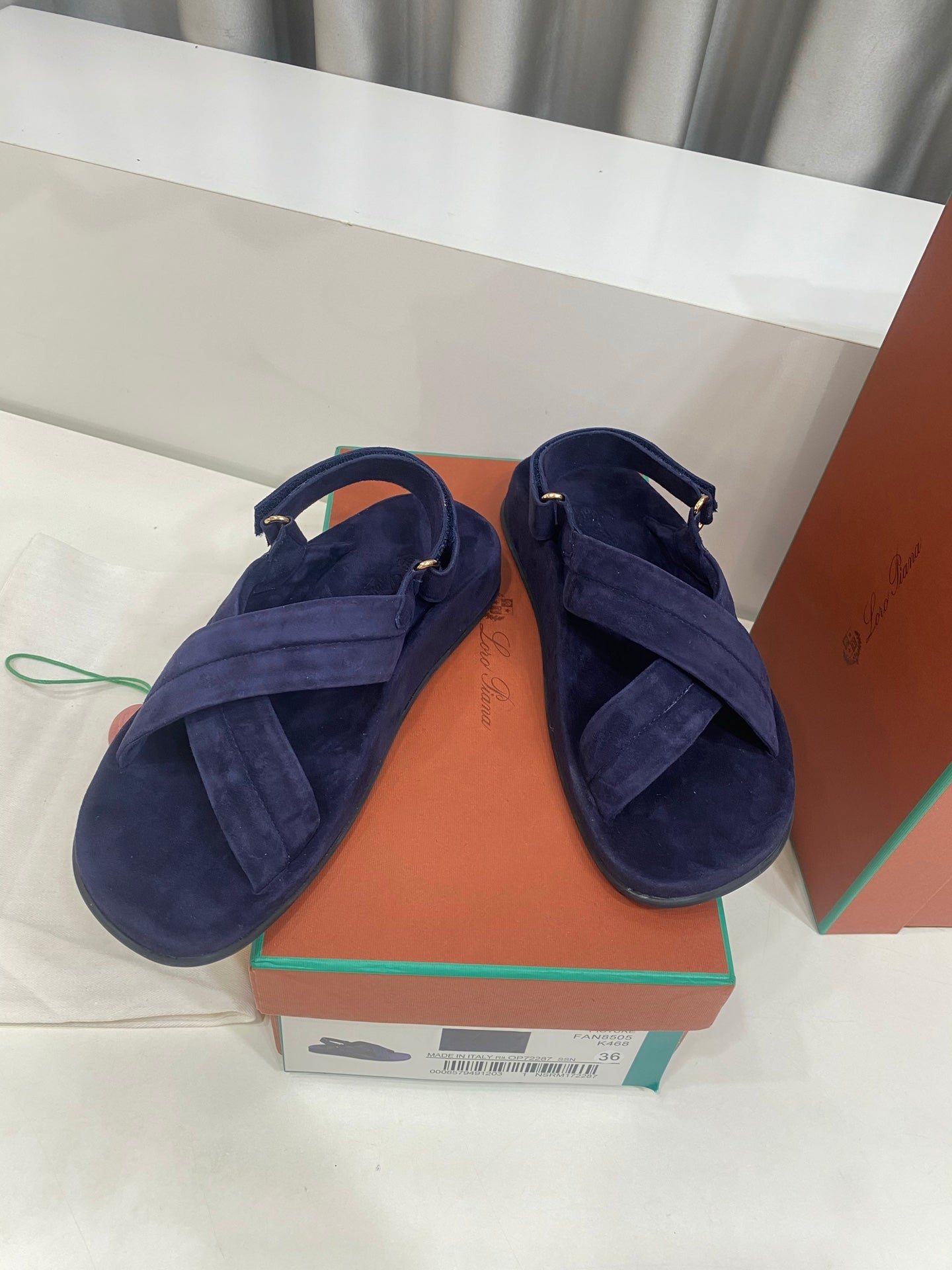 LP 26S CROSS-STRAP SANDALS IN NAVY BLUE SUEDE