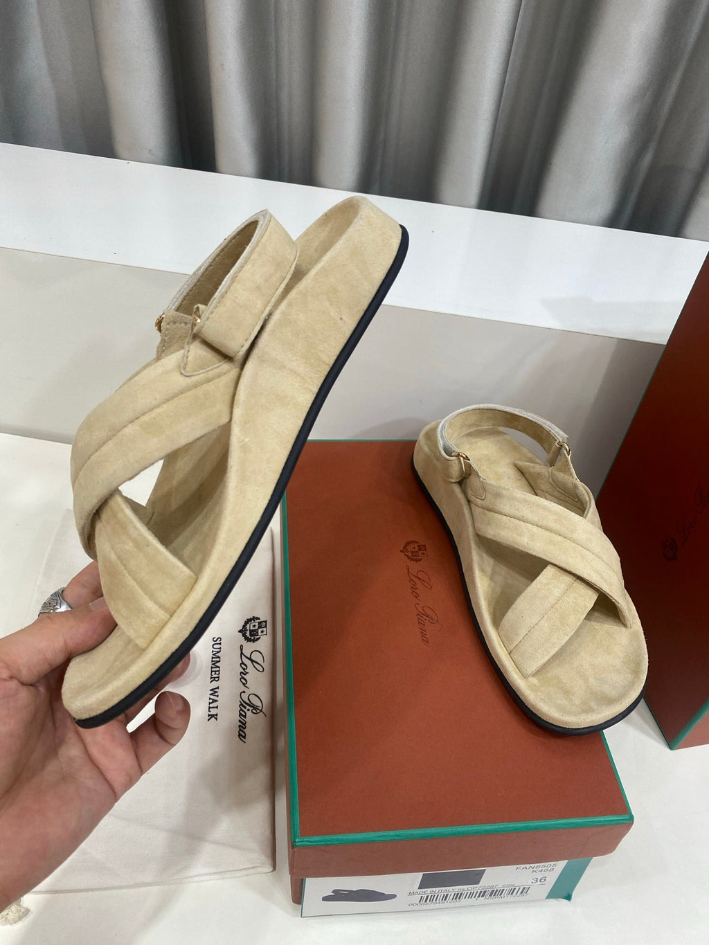 LP 26S CROSS-STRAP SANDALS IN BEIGE SUEDE