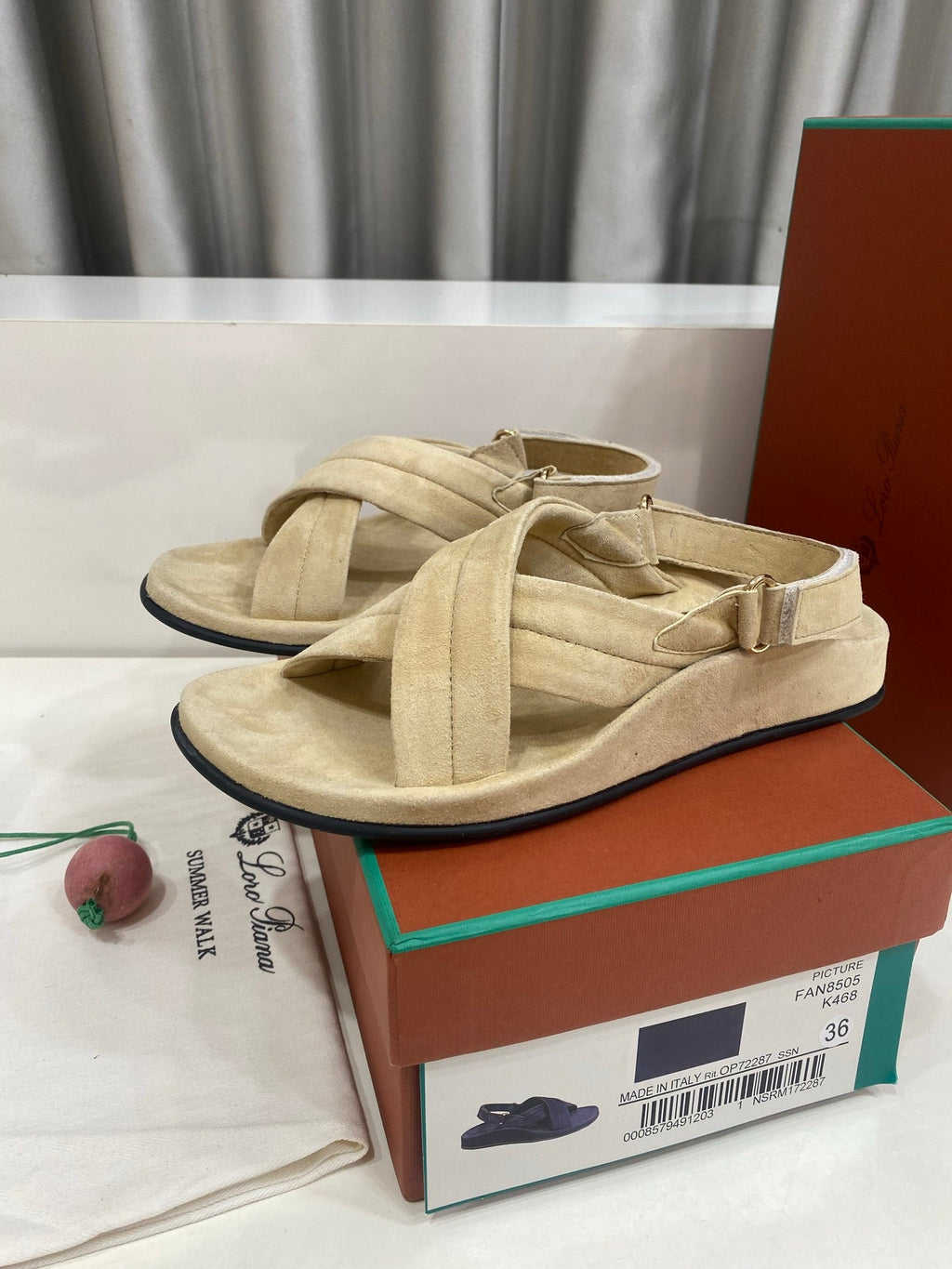 LP 26S CROSS-STRAP SANDALS IN BEIGE SUEDE
