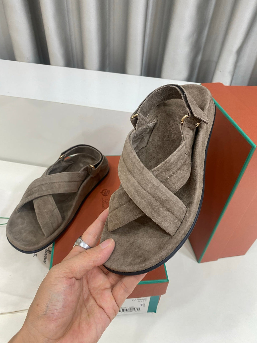 LP 26S CROSS-STRAP SANDALS IN GRAY BROWN SUEDE