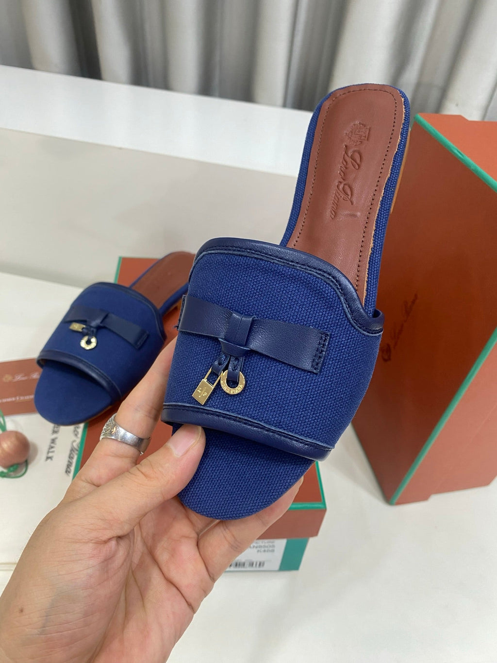 LP 26S SLIDES IN NAVY BLUE CANVAS AND CALFSKIN