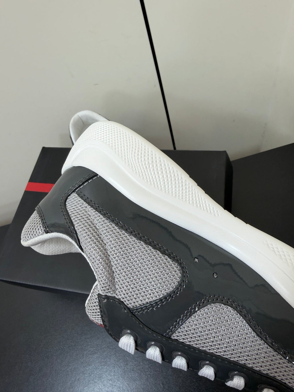 PRADA 26S SNEAKERS IN GRAY PATENT CALFSKIN AND WHITE MESH