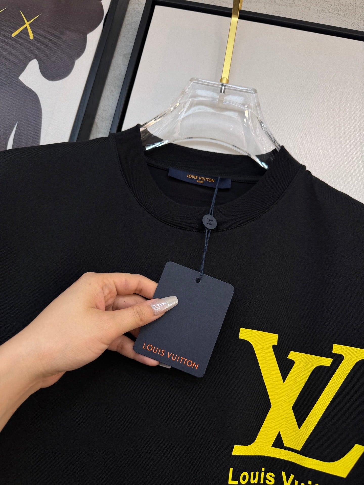 LV BLACK COTTON T-SHIRT YELLOW LOGO 238915