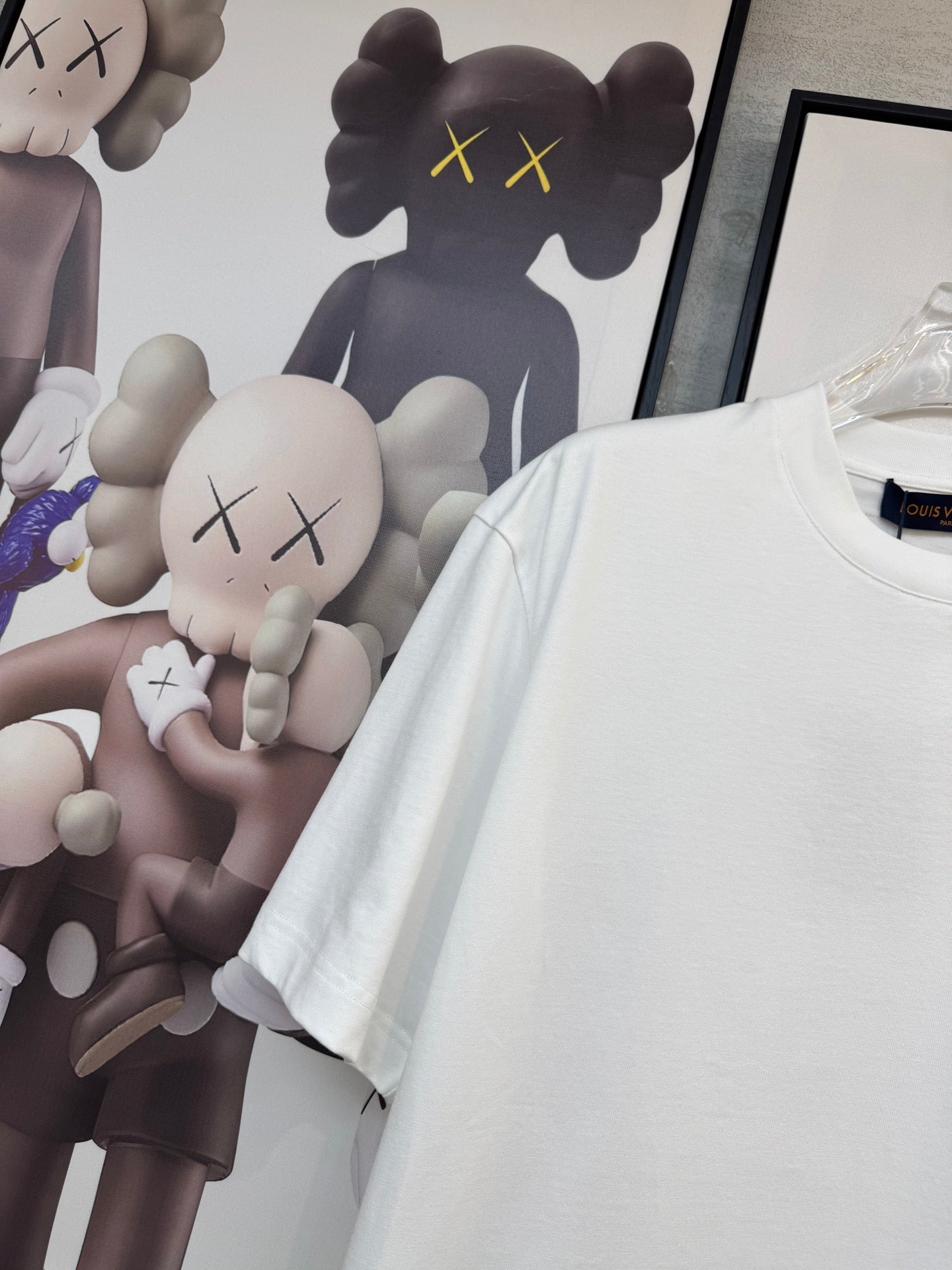 LV WHITE COTTON T-SHIRT BLUE STYLIZED LOGO 238917