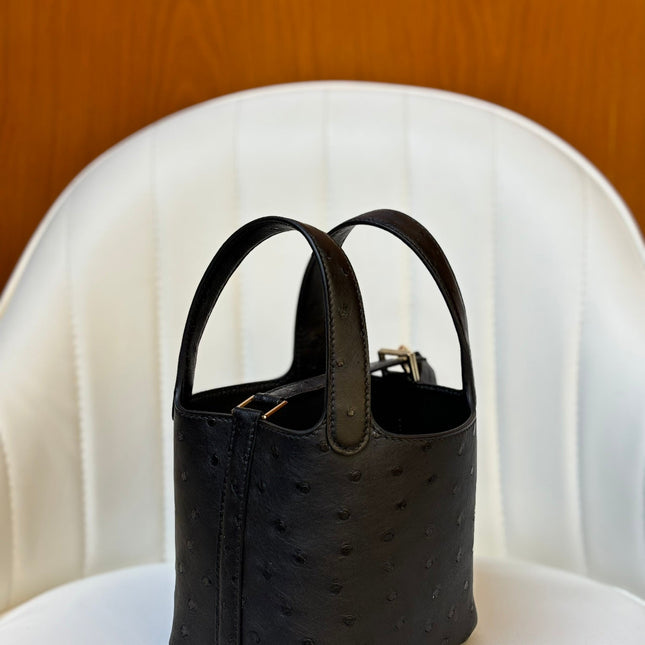 HM 25S PICOTIN LOCK 14 CM IN BLACK OSTRICH WITH GOLD HARDWARE