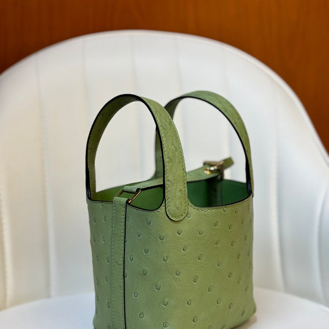 HM 25S PICOTIN LOCK 14 CM IN OLIVE GREEN OSTRICH WITH GOLD HARDWARE