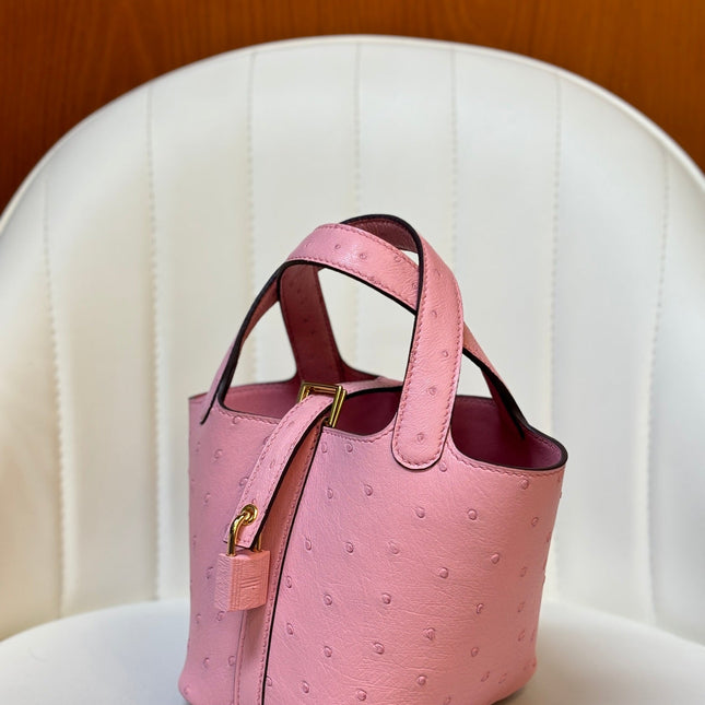 HM 25S PICOTIN LOCK 14 CM IN PINK OSTRICH WITH GOLD HARDWARE