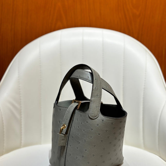 HM 25S PICOTIN LOCK 14 CM IN GREY OSTRICH WITH GOLD HARDWARE
