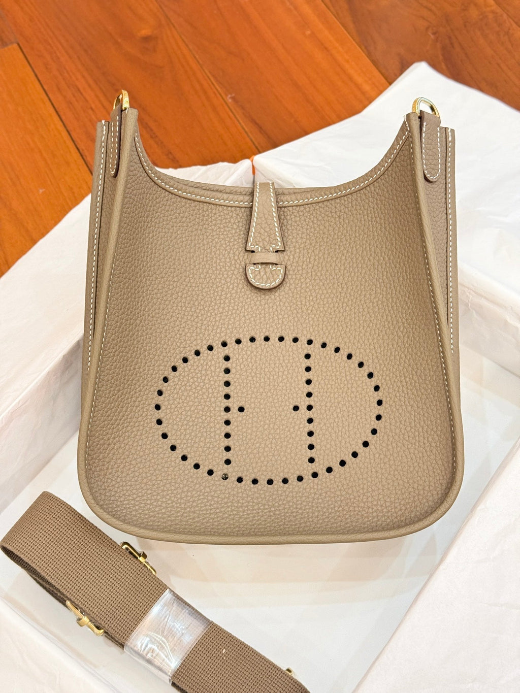 HM 26S EVELYNE BAG 23MM IN LIGHT BROWN GRAINED CALFSKIN