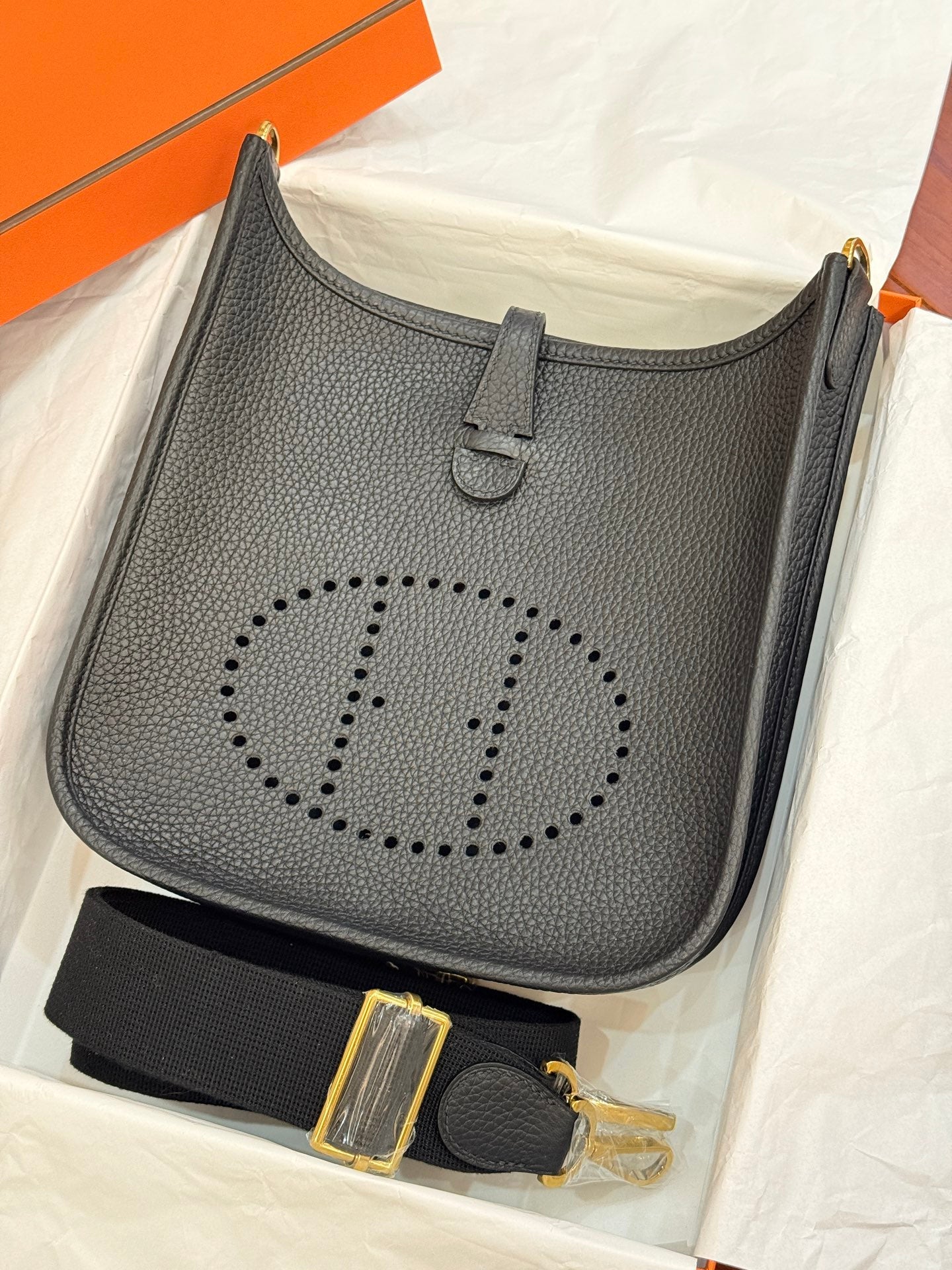 HM 26S EVELYNE BAG 23CM IN BLACK GRAINED CALFSKIN