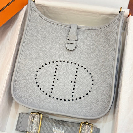 HM 26S EVELYNE BAG 23CM IN LIGHT GRAY GRAINED CALFSKIN