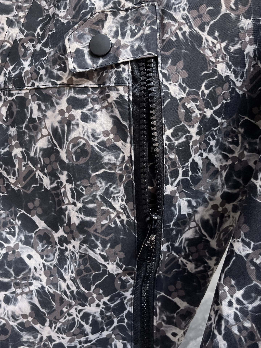 LV BLACK MIX WHITE MONOGRAM JACKET 239557