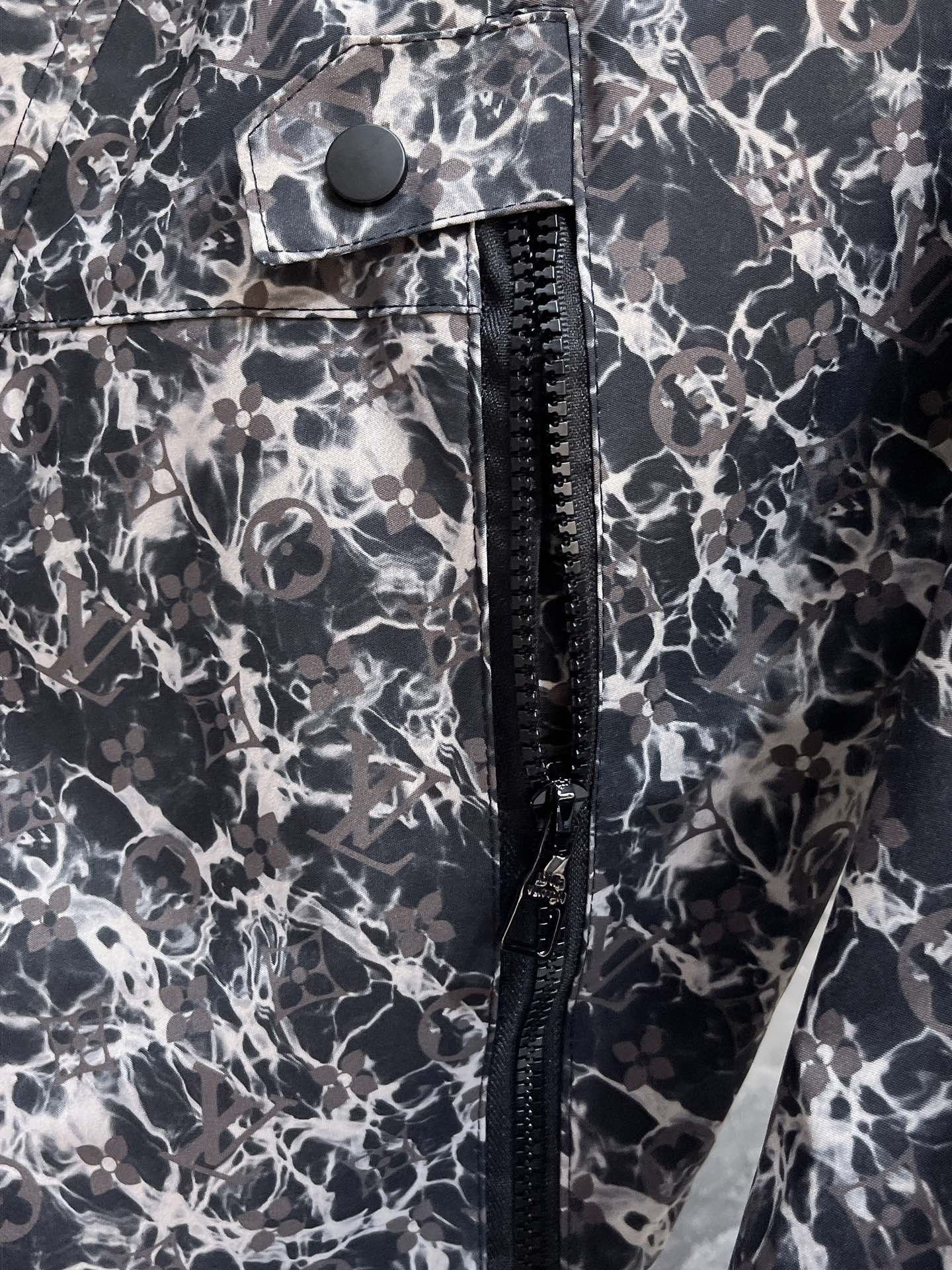 LV BLACK MIX WHITE MONOGRAM JACKET 239557