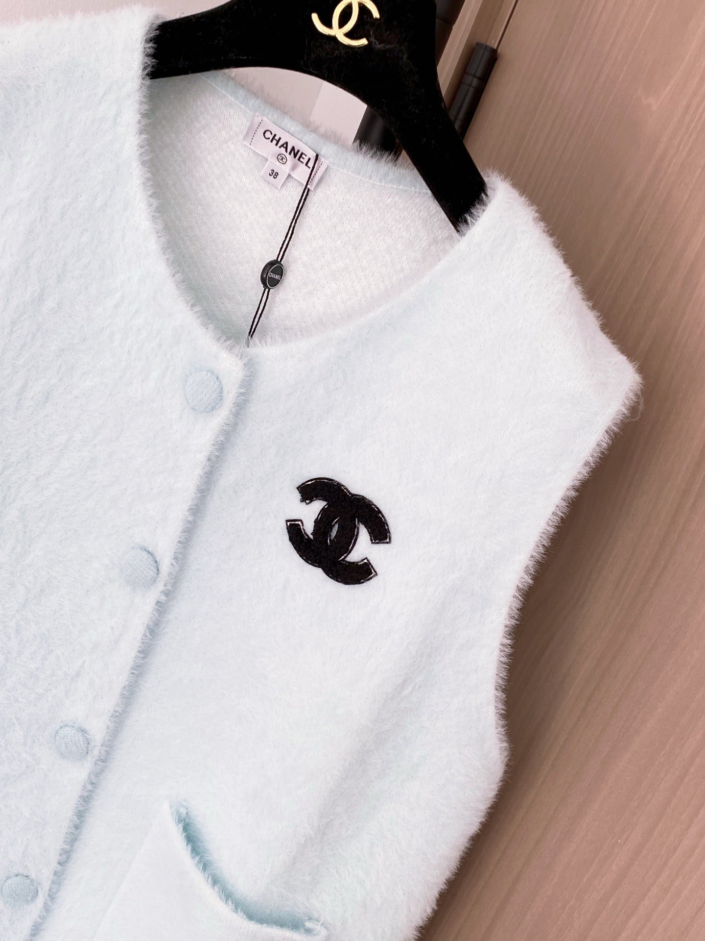 CHANEL 25S SLEEVELESS VEST 367