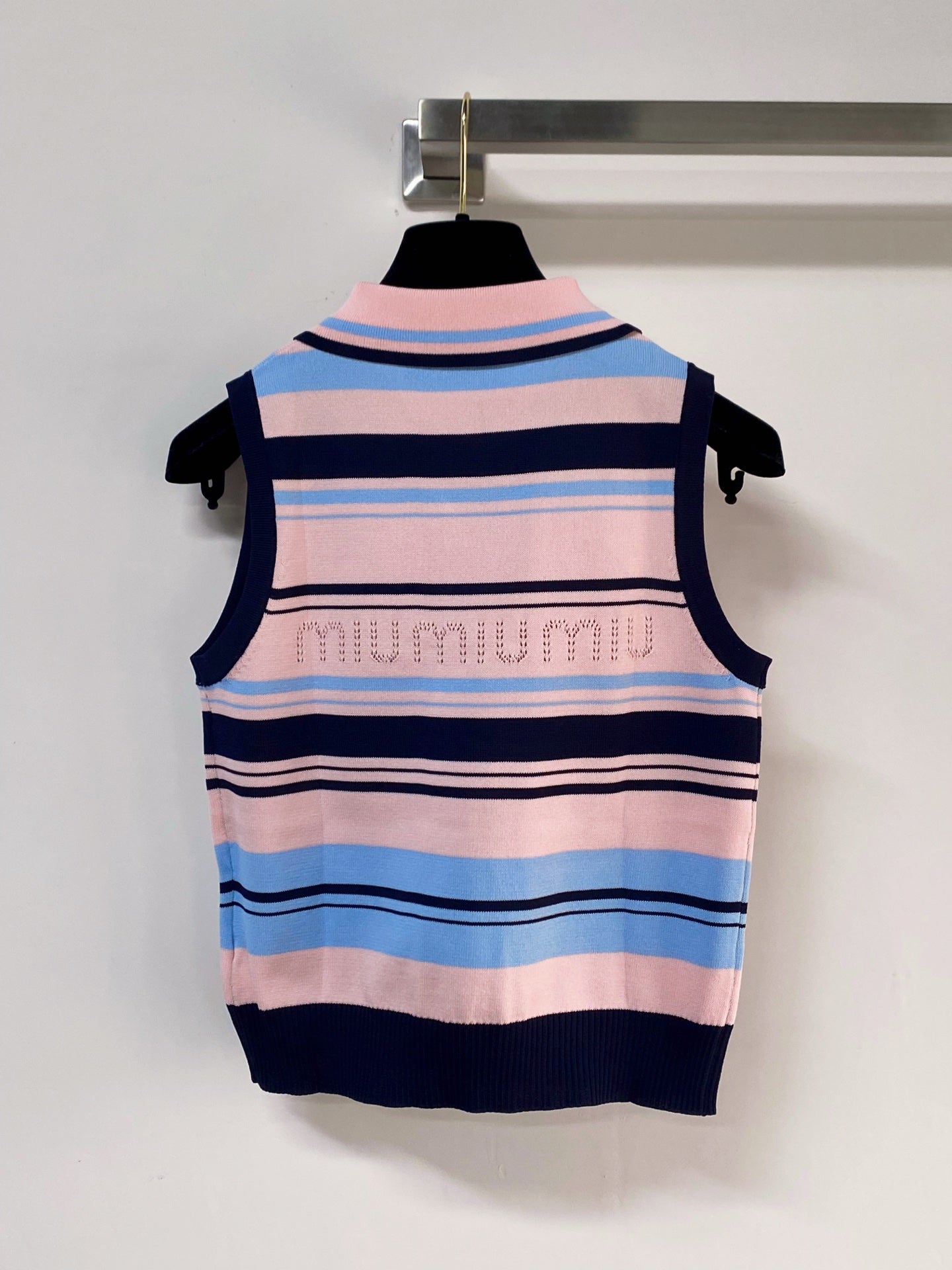 MIUMIU 26S SLEEVELESS KNIT POLO TOP STYLE 1124