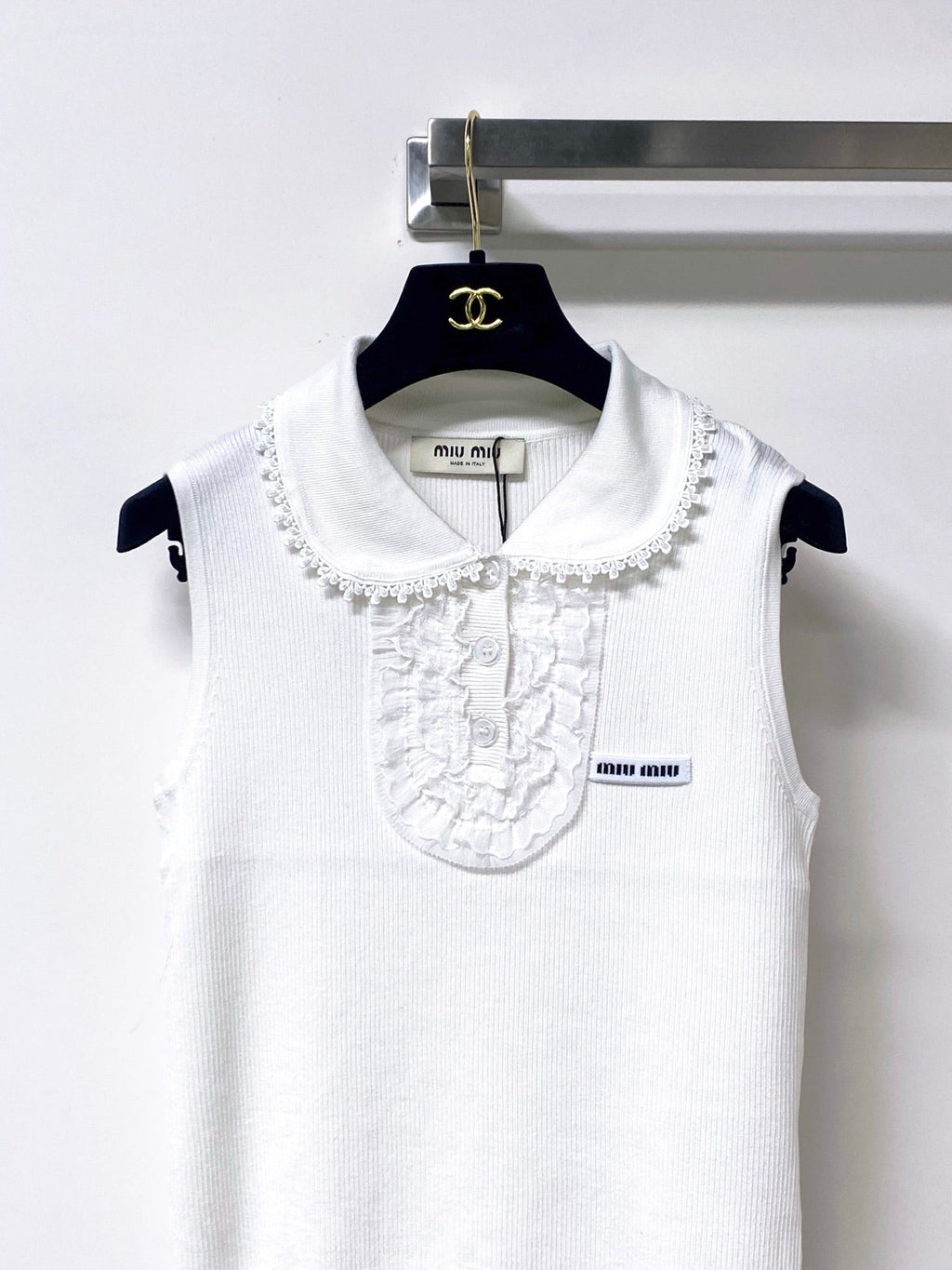 MIUMIU 26S SLEEVELESS POLO TOP STYLE 1050