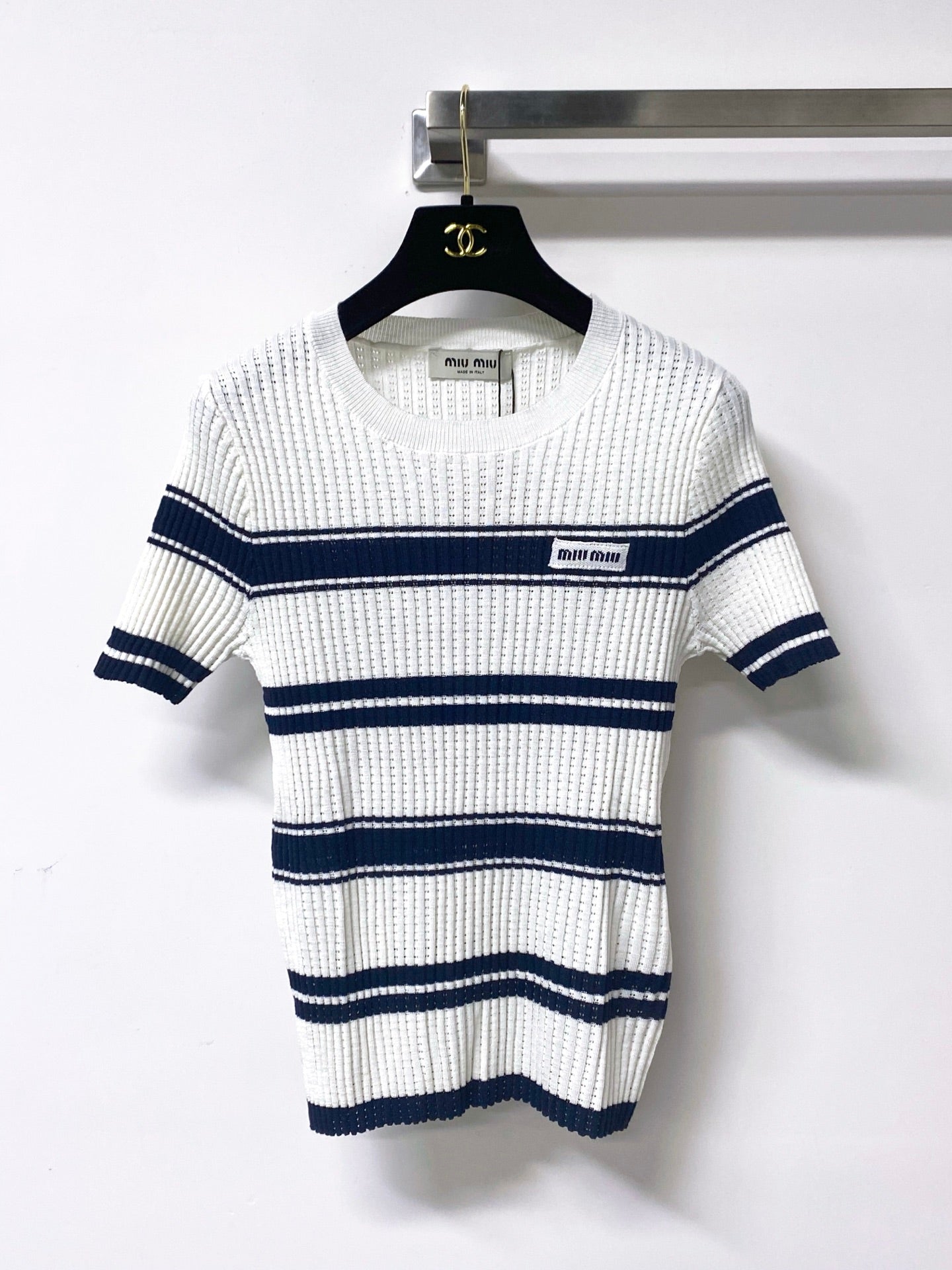 MIUMIU 26S SHORT-SLEEVED SWEATER STYLE 1057