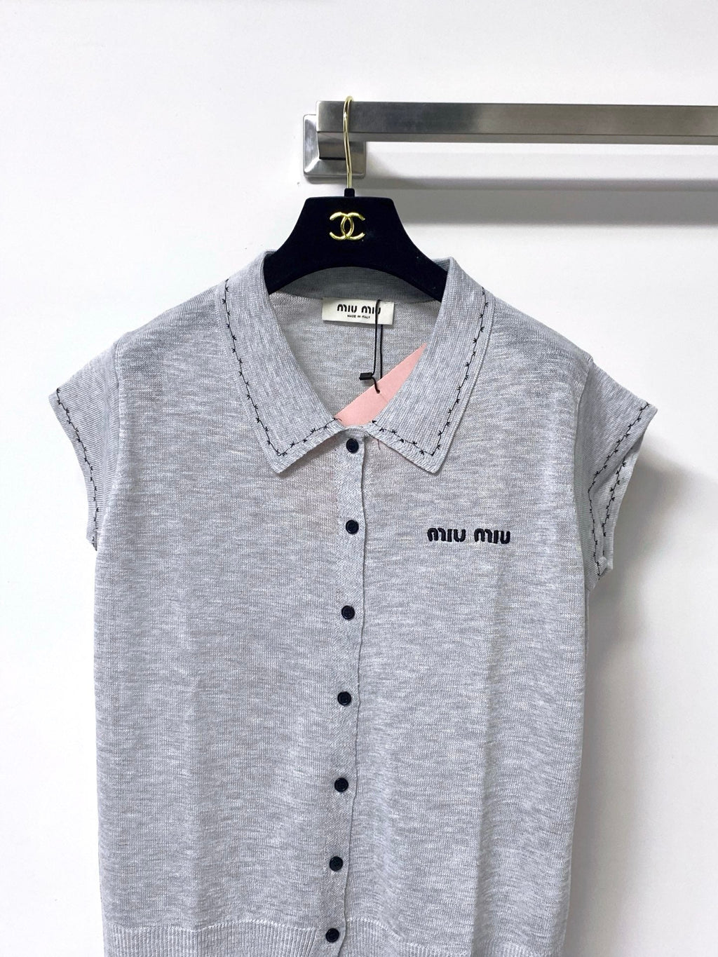 MIUMIU 26S SLEEVELESS KNIT POLO TOP 1167