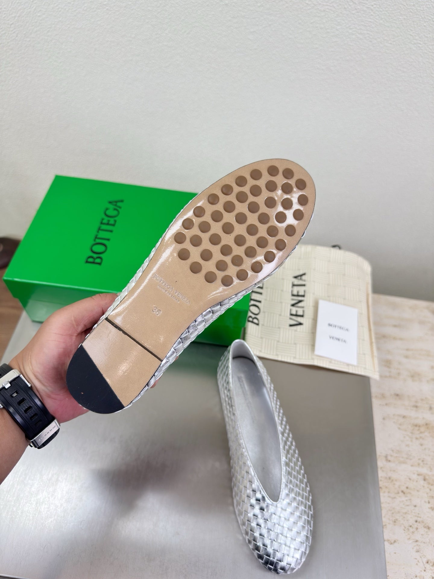 BOTTEGA VENETA 26S BALLET FLATS IN SILVER WOVEN LAMBSKIN
