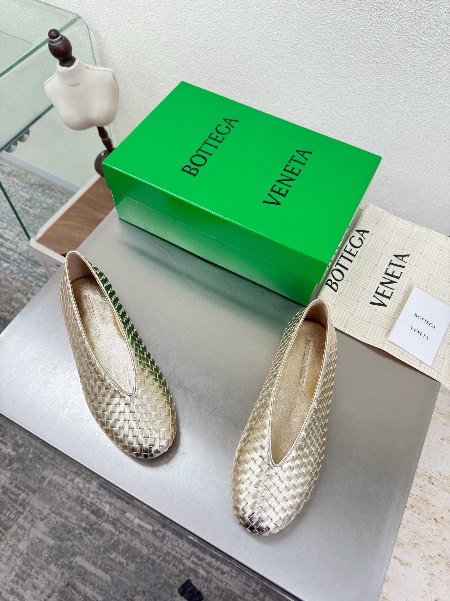 BOTTEGA VENETA 26S BALLET FLATS IN LIGHT GOLD WOVEN LAMBSKIN