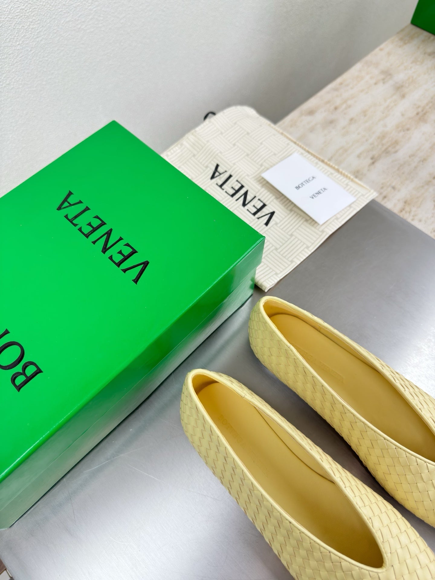 BOTTEGA VENETA 26S BALLET FLATS IN LIGHT YELLOW WOVEN LAMBSKIN