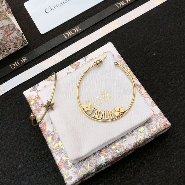 CD 26S STAR HOOP EARRINGS IN GOLD TONE METAL 644456