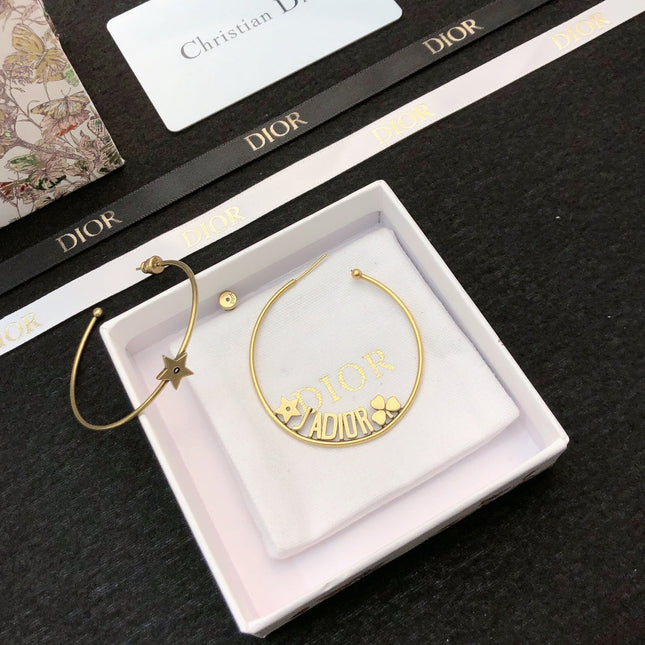 CD 26S STAR HOOP EARRINGS IN GOLD TONE METAL 644456