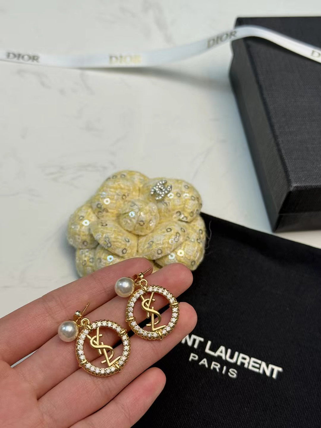 YSL 26S PEARL CIRCLE LOGO DROP EARRINGS IN GOLD TONE METAL WITH CRYSTALS 620547