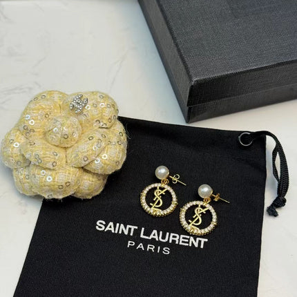 YSL 26S PEARL CIRCLE LOGO DROP EARRINGS IN GOLD TONE METAL WITH CRYSTALS 620547