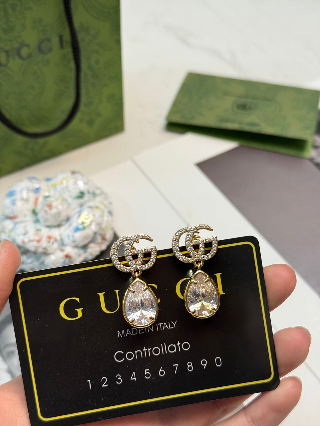GUCCI 26S INTERLOCKING GG CRYSTAL TEARDROP EARRINGS IN GOLD TONE METAL 621443