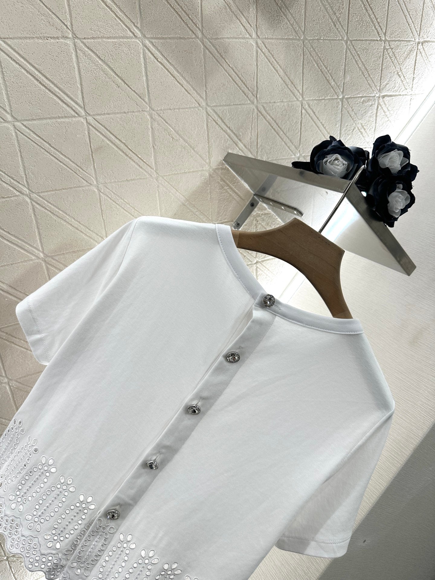 LV 25S EMBROIDERED CROP TEE IN COTTON 265558