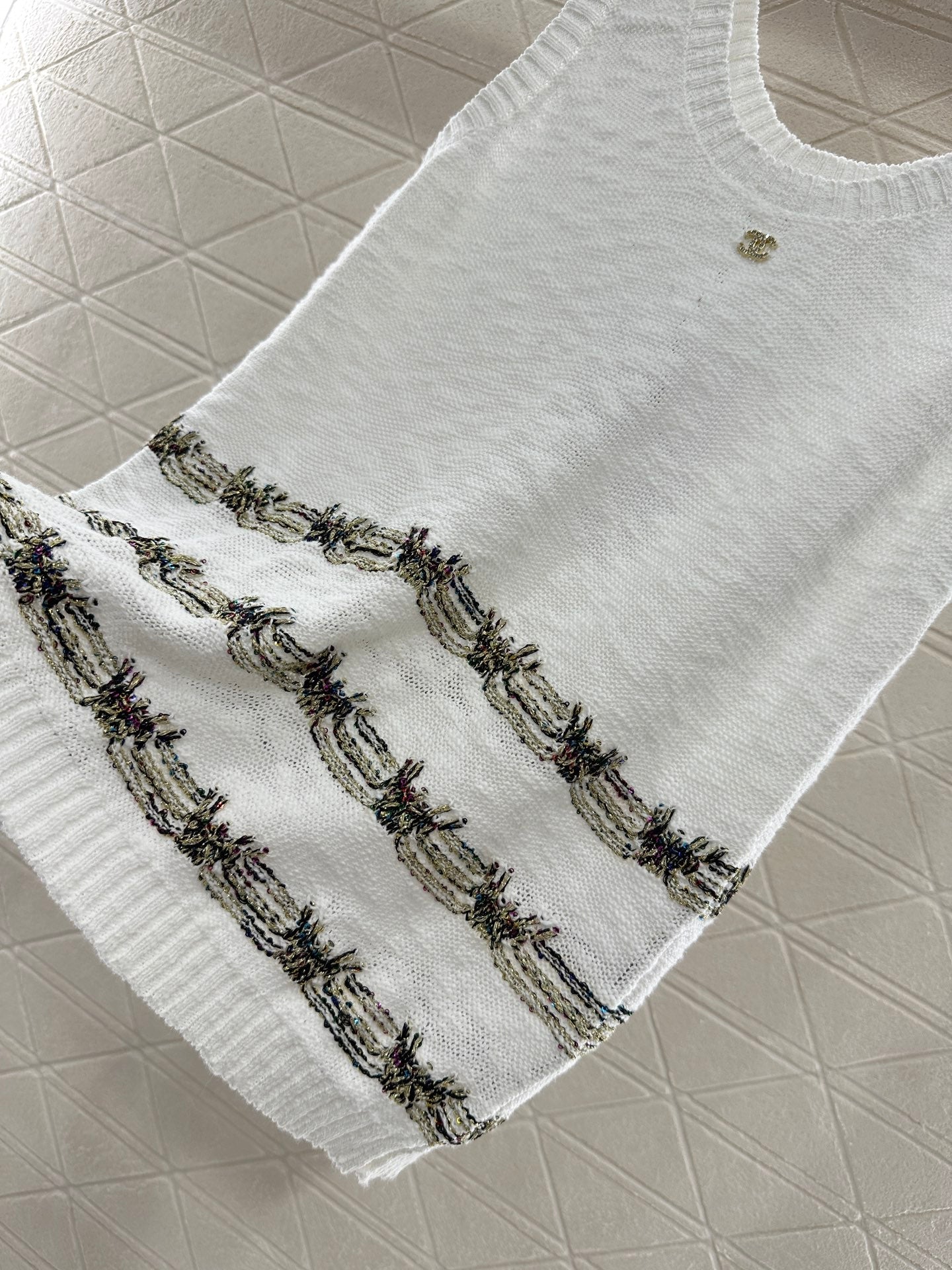 CHANEL SLEEVELESS TOP 272292