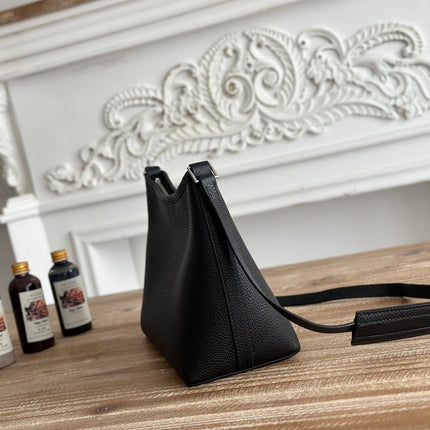 HM 25S BERLINGOT 24 CM IN BLACK LAMBSKIN