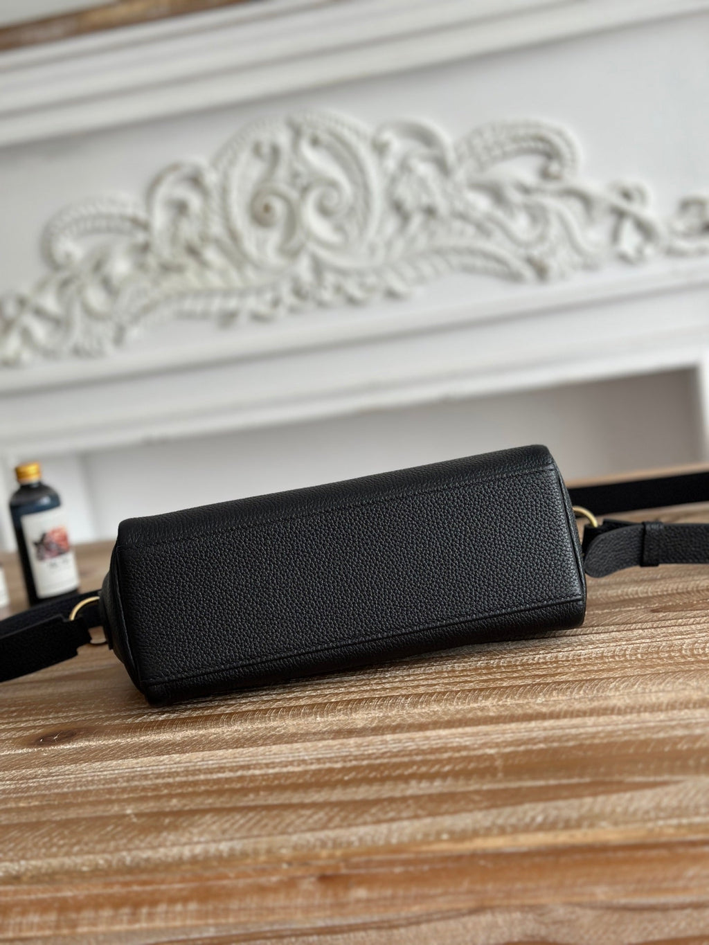 HM 25S KELLY MESSENGER 25 CM IN BLACK TOGO WITH GOLD HARDWARE
