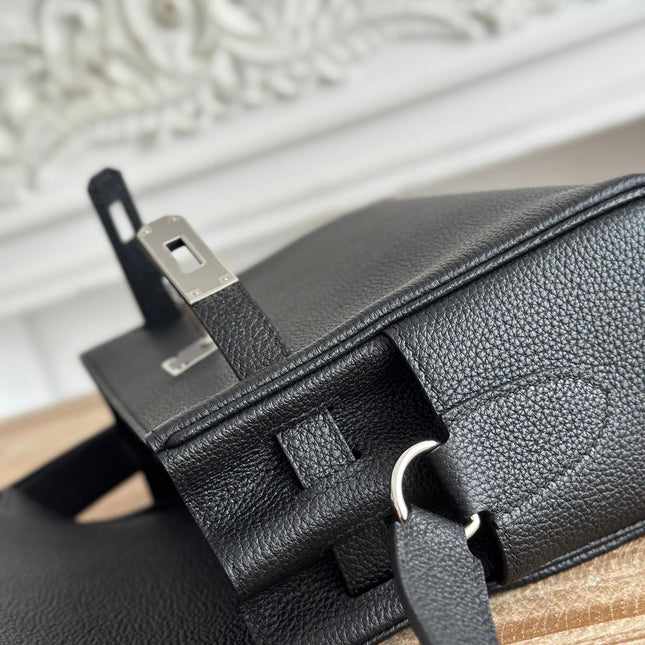HM 25S KELLY MESSENGER 25 CM IN BLACK TOGO WITH SILVER HARDWARE