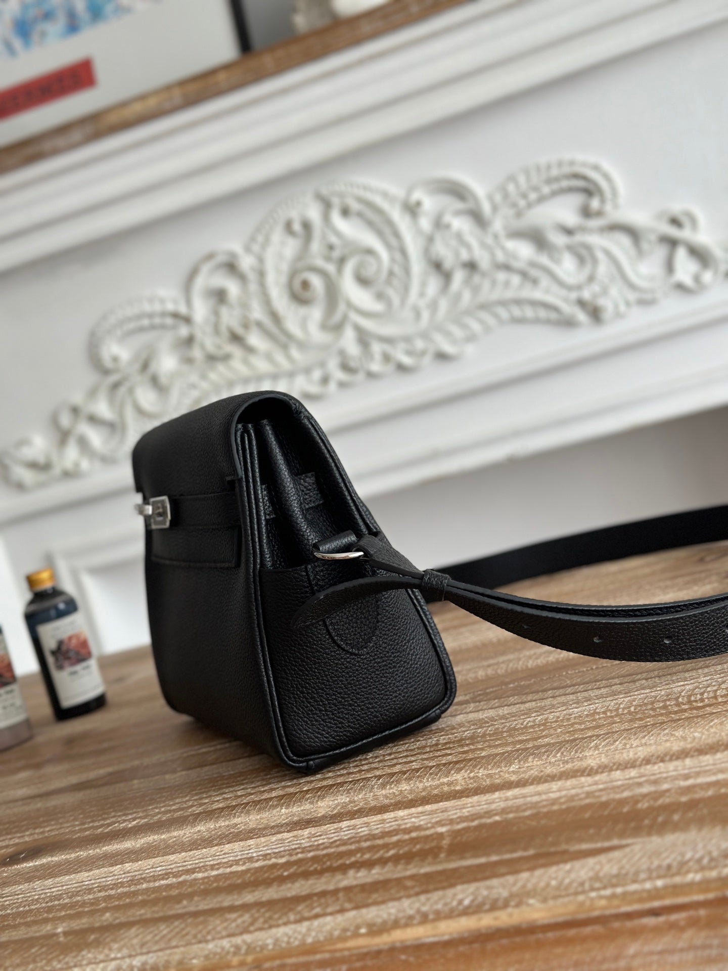 HM 25S KELLY MESSENGER 25 CM IN BLACK TOGO WITH SILVER HARDWARE