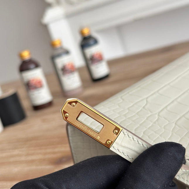 HM 25S KELLY MINI 22 CM IN CREAM WHITE LAMBSKIN WITH CROCODILE EMBOSSING AND GOLD HARDWARE