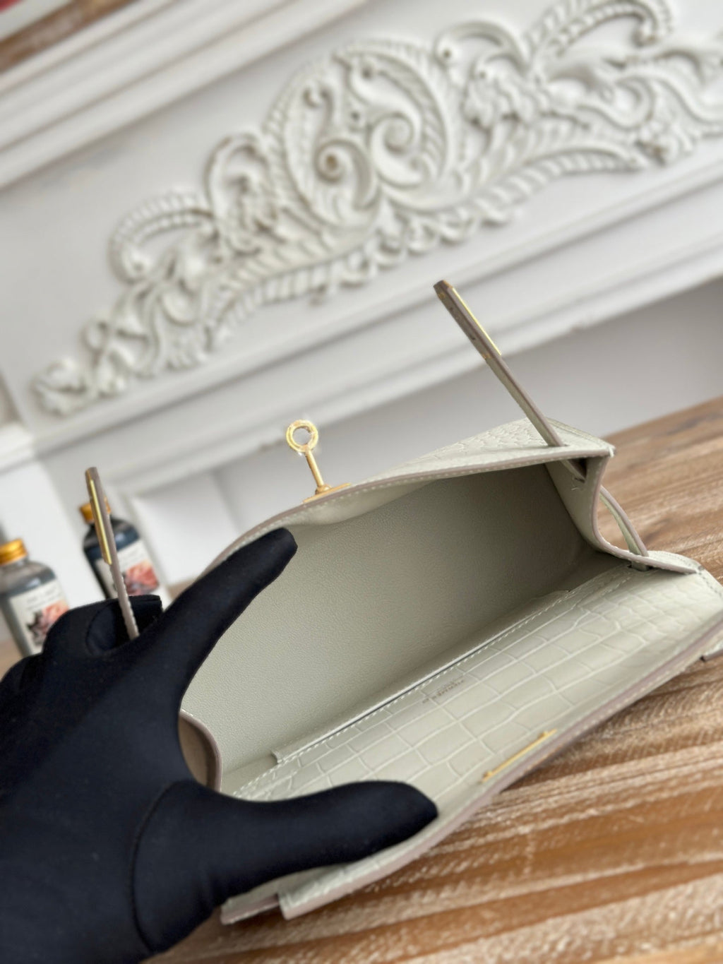 HM 25S KELLY MINI 22 CM IN CREAM WHITE LAMBSKIN WITH CROCODILE EMBOSSING AND GOLD HARDWARE