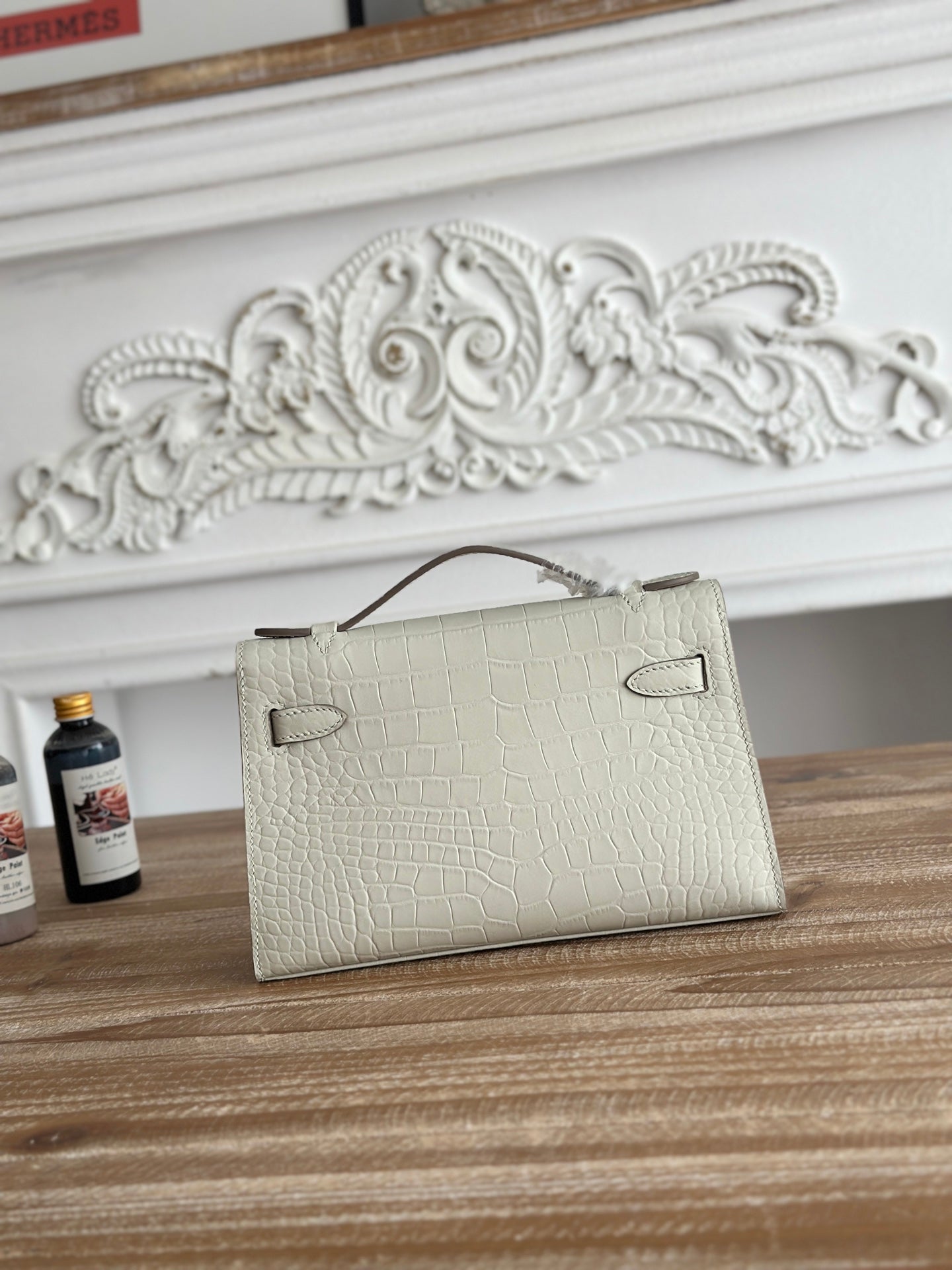 HM 26S KELLY MINI 22MM IN MILKY WHITE CROC EMBOSSED CALFSKIN GOLD KELLY BUCKLE