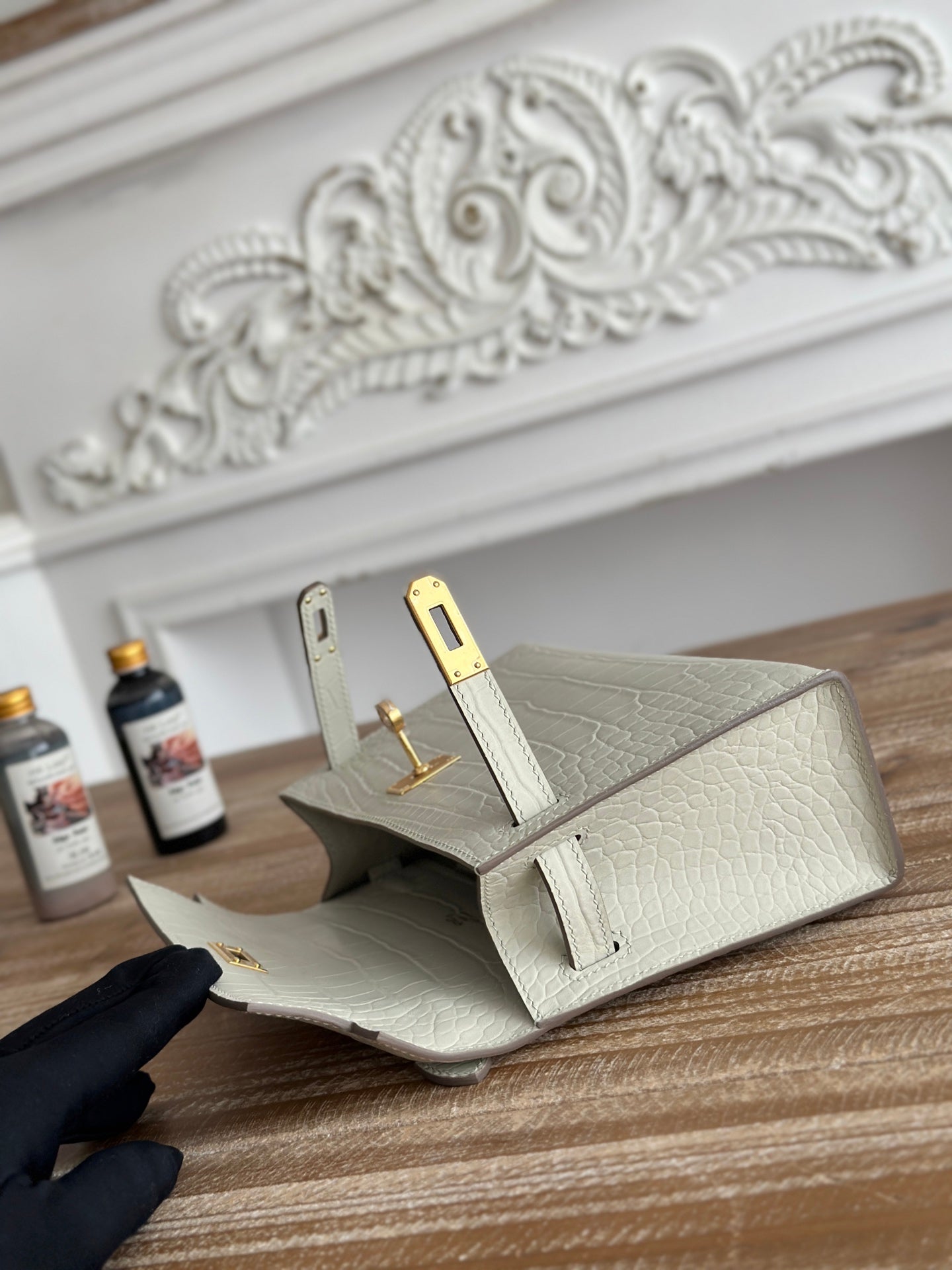 HM 25S KELLY MINI 22 CM IN CREAM WHITE LAMBSKIN WITH CROCODILE EMBOSSING AND GOLD HARDWARE