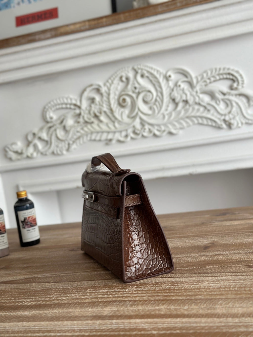 HM 26S KELLY MINI 22CM IN DARK BROWN CROC EMBOSSED CALFSKIN SILVER KELLY BUCKLE